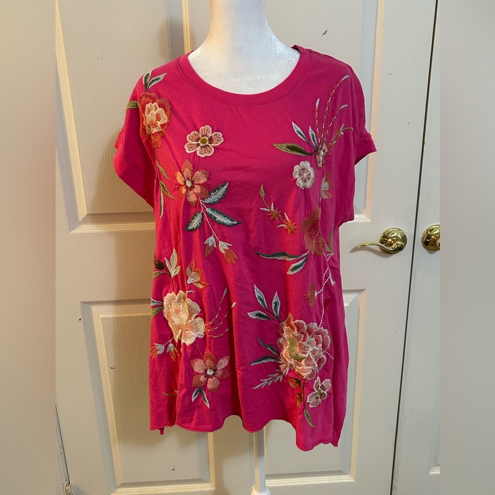 NWT Johnny Was exquisitely embroidered tee, Medium